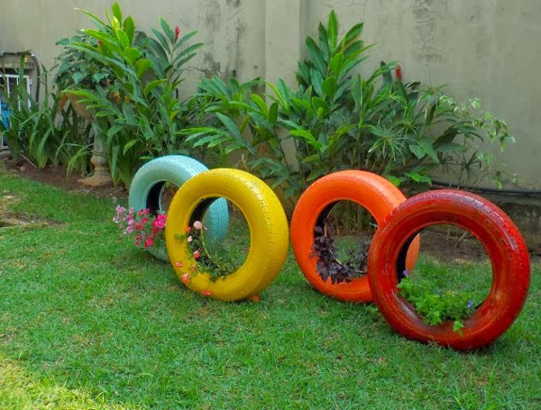 pneus pintados para jardim de pé