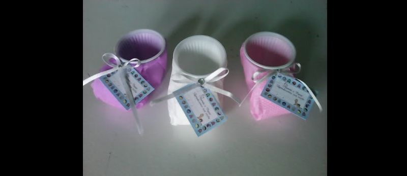 sapatinho de copo descartável lilas