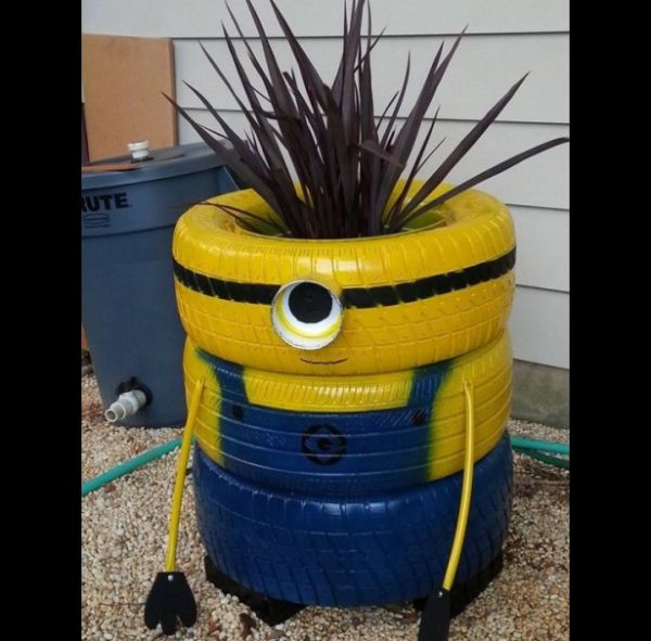 reciclagem com pneus minion