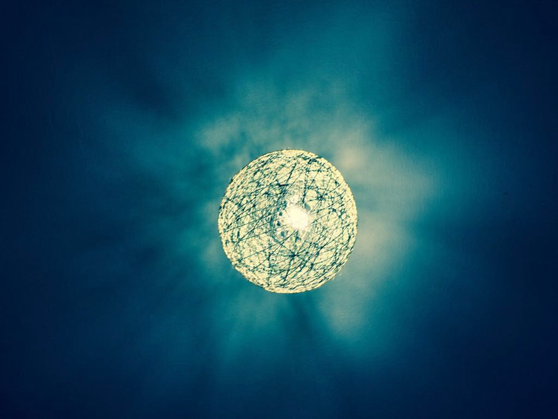 luminaria de barbante azul