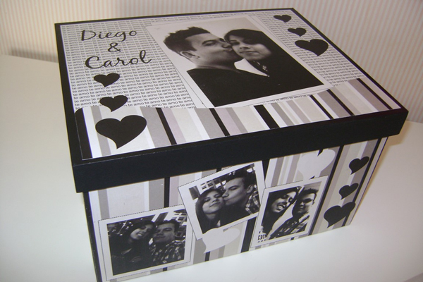 caixa  decorada com fotos com coração