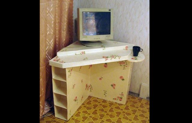 mesa com papelão pc