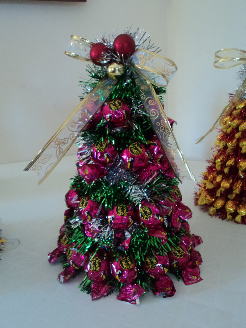 Árvore de Natal de bombom: 20 ideias de decoração deliciosas - Artesanato Passo a Passo! Árvore de Natal de bombom: 20 ideias de decoração deliciosas - Artesanato Passo a Passo!