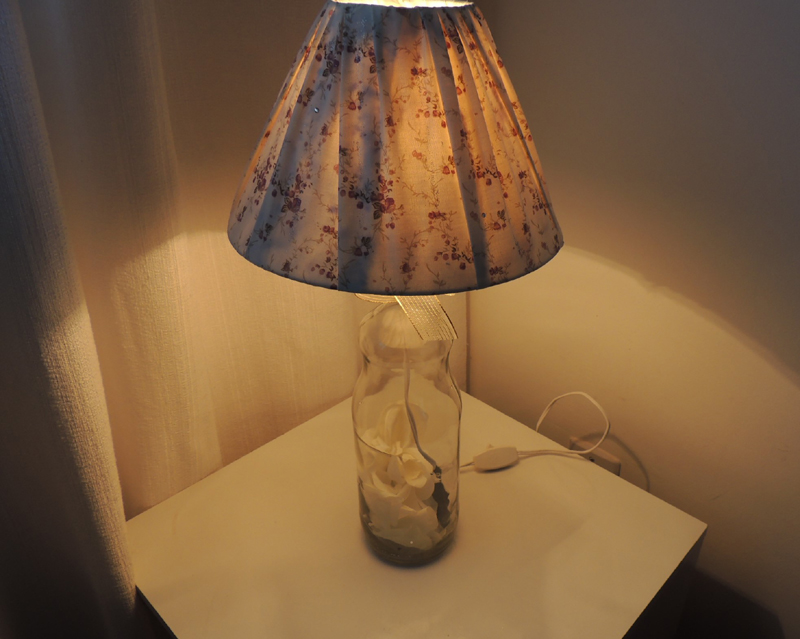 luminaria de garrafa de vidro com tecido