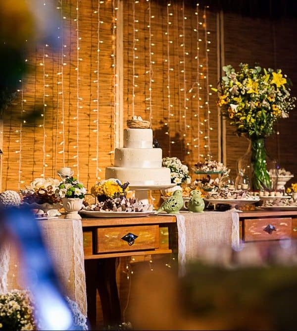 decoração de casamento simples com cortina de led