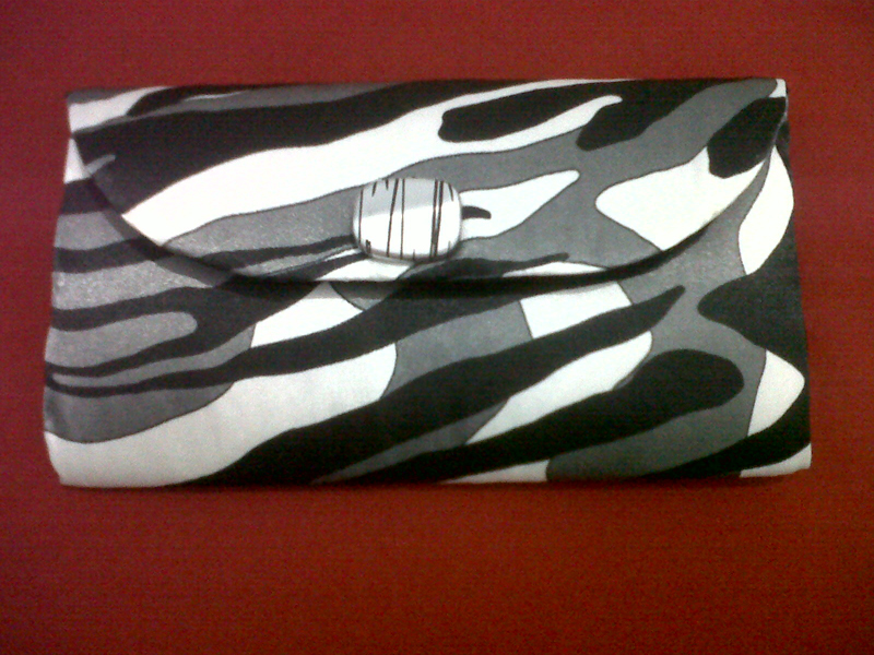 bolsa com caixa de leite zebra