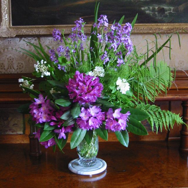 arranjo com flores na taça 