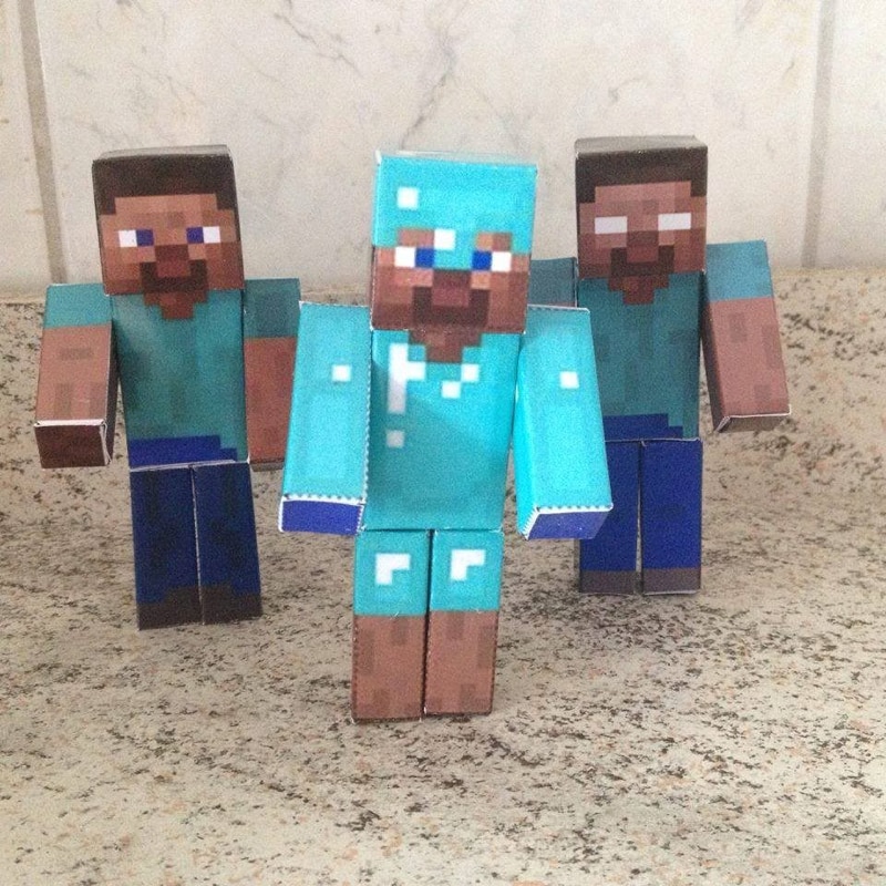 boneco minecraft azul