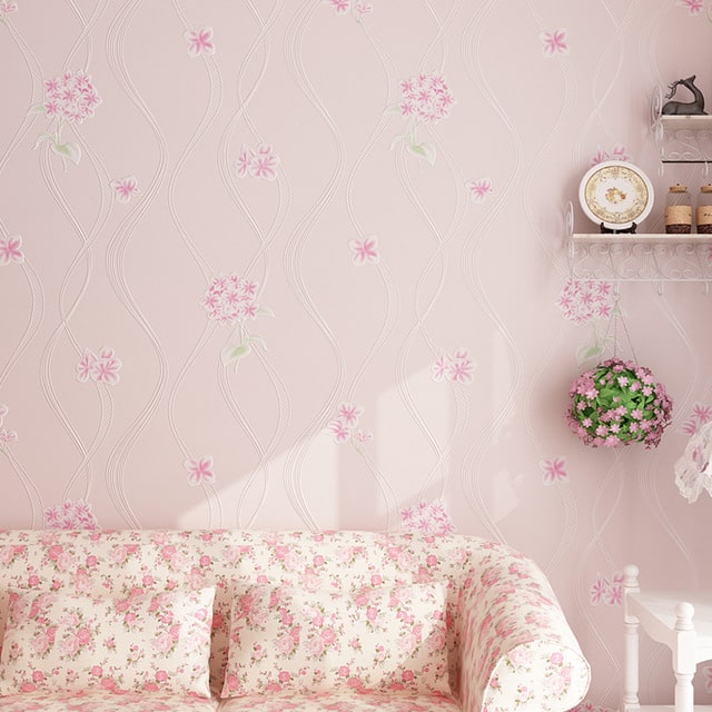 decoração com papel de parede rosa