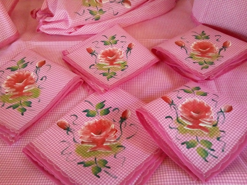 kit com rosas pintadas 