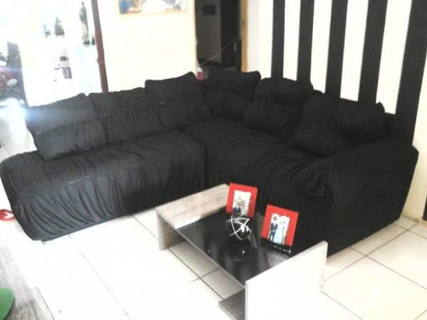 capa de sofa preta 