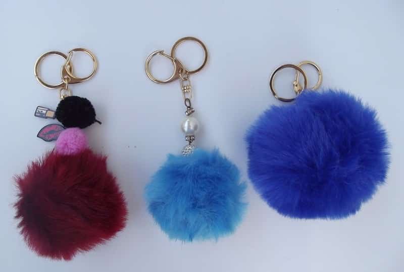 Chaveiro de pompom pequenos