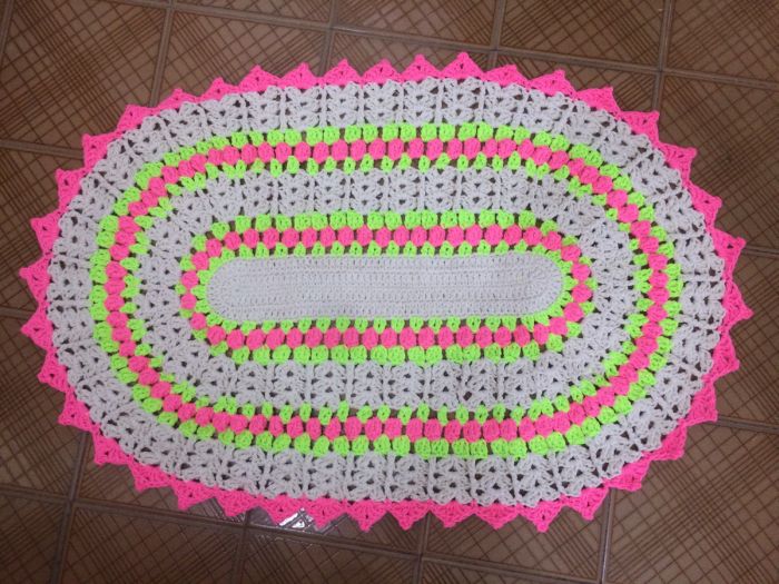 tapete croche com linha neon