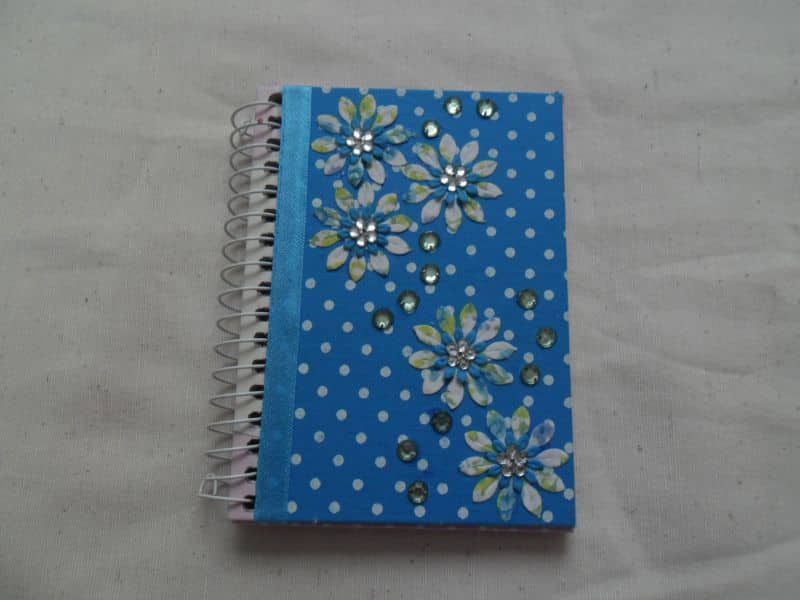 caderno decorado pedras