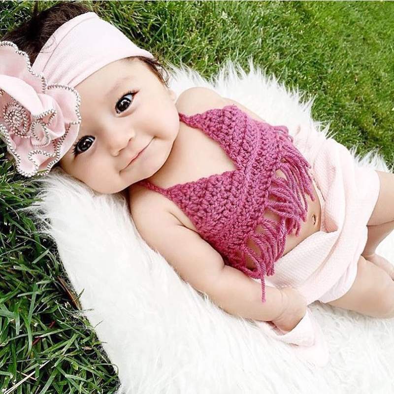 bebe com roupa de croche