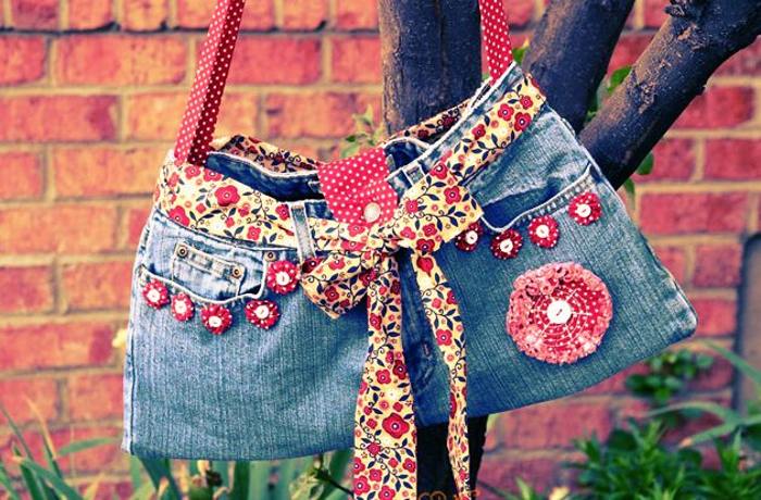 bolsas feitas com pernas de calça jeans