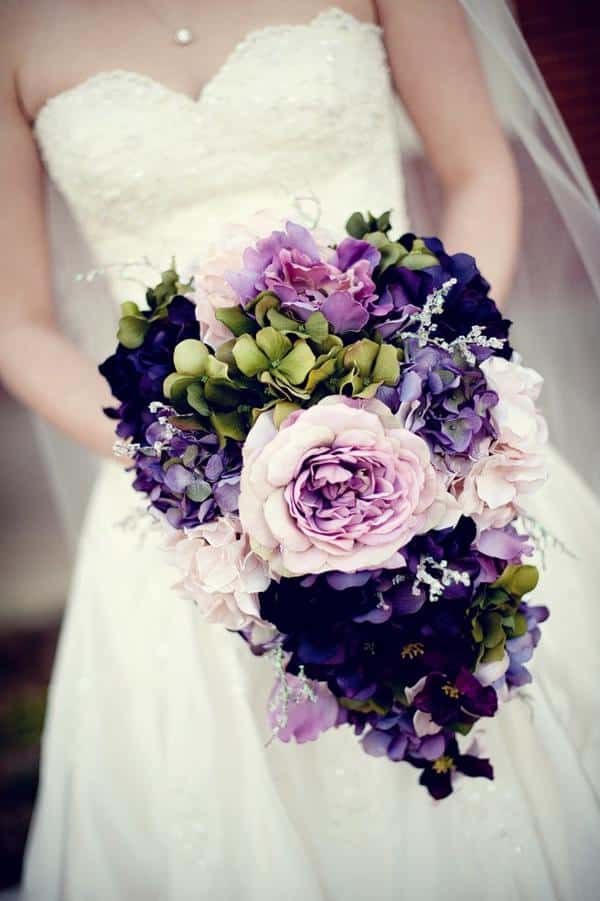 Buque colorido de noiva com tons em violeta é uma tendencia