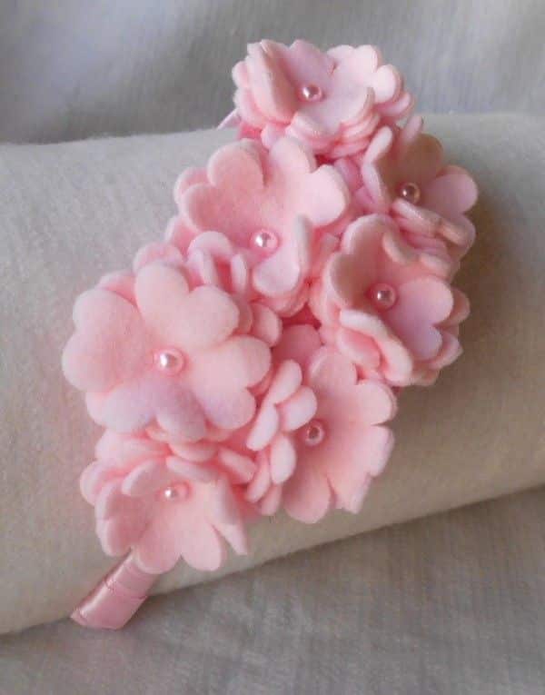 tiara-bouque-de-flores-de-feltro-rosa-perola