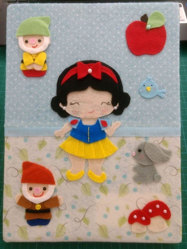 capa de caderno de feltro branca de neve