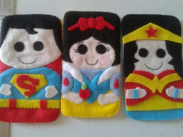 capinha de celular em feltro personagens