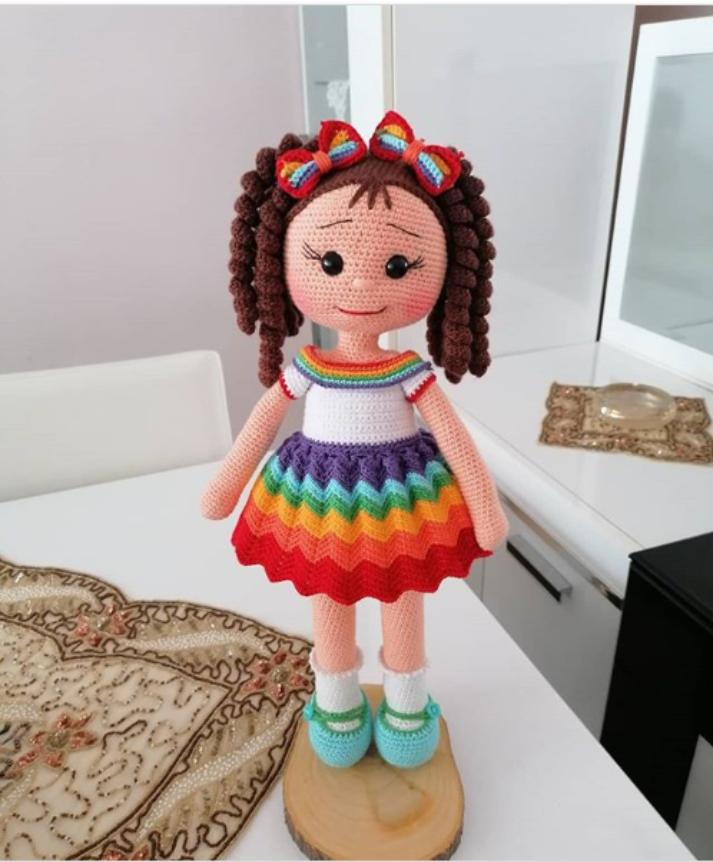 bonequinha de amigurumi