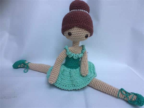 amigurumi-bailarina-em-croche-cha-de-fraldas