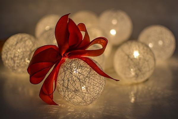 bolinhas de barbante natal