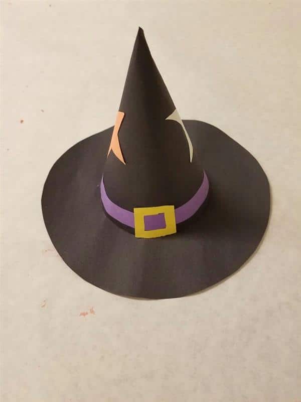 chapeu de bruxa com detalhes