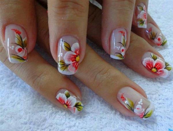 unhas decoradas com flores