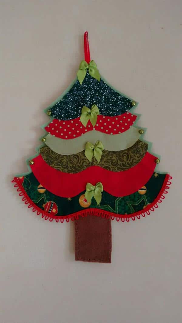 enfeite-de-porta-arvore-de-natal-em-patchwork