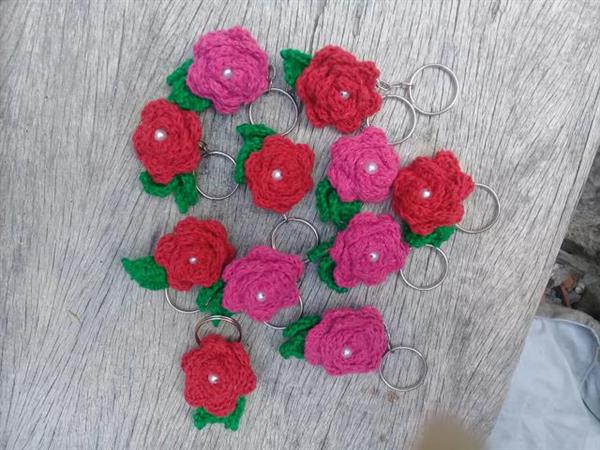 chaveiro de flores de croche