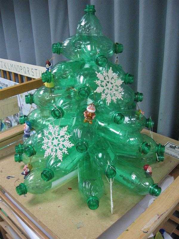 Opção-de-Árvore-de-Natal-com-Material-Reciclável