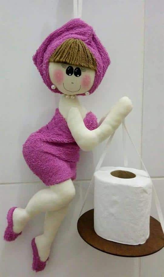 boneca de papel higienico