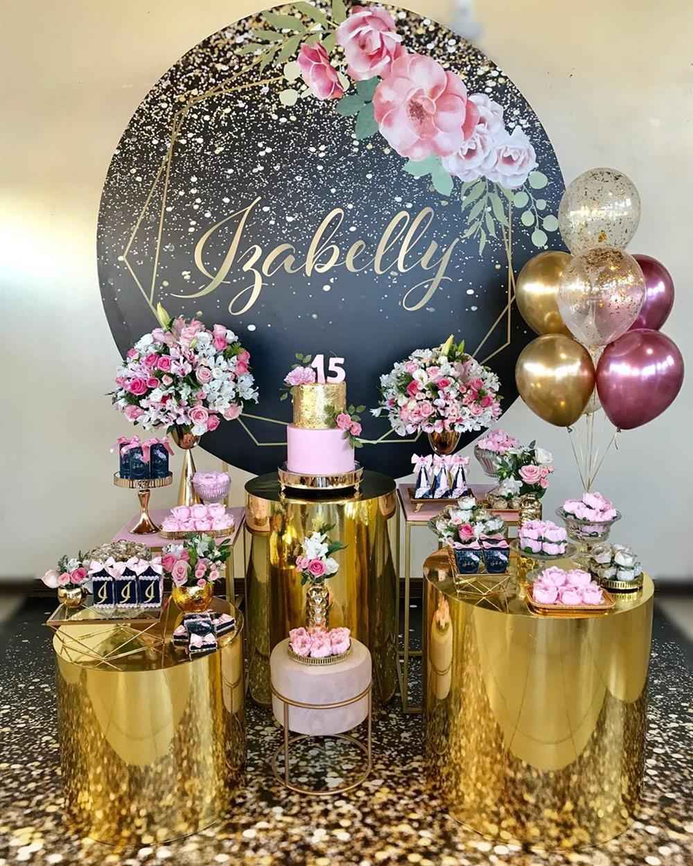 decoração com dourado metalizado 15 anos