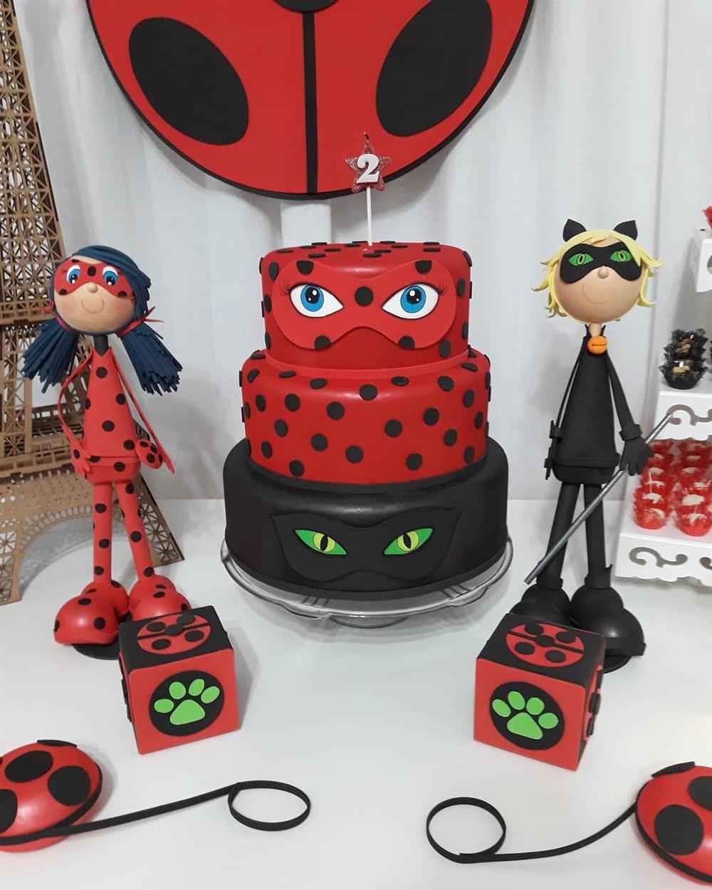 bolo de biscuit da ladybug)