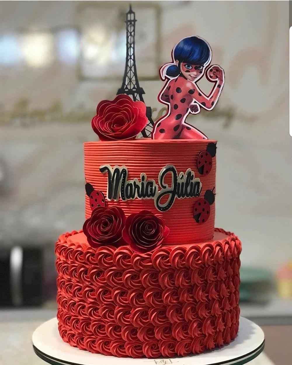  bolo luxo com ladybug)