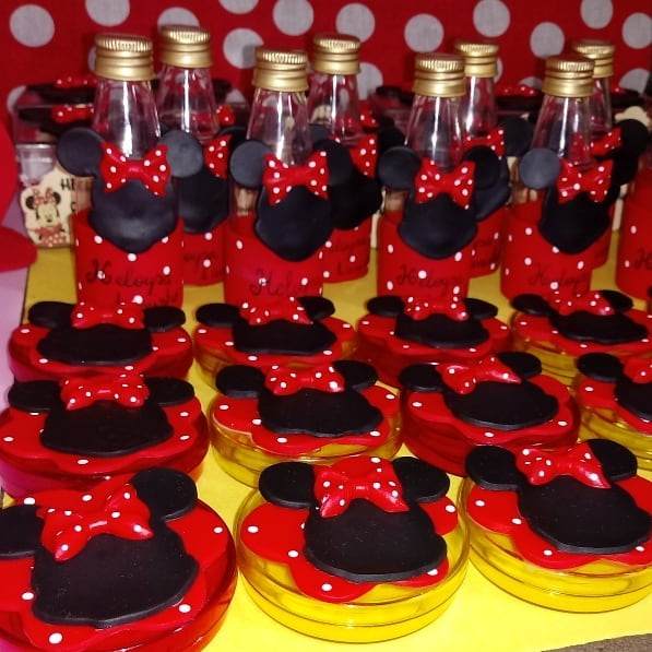 Garrafinha da minnie decorada com biscuit