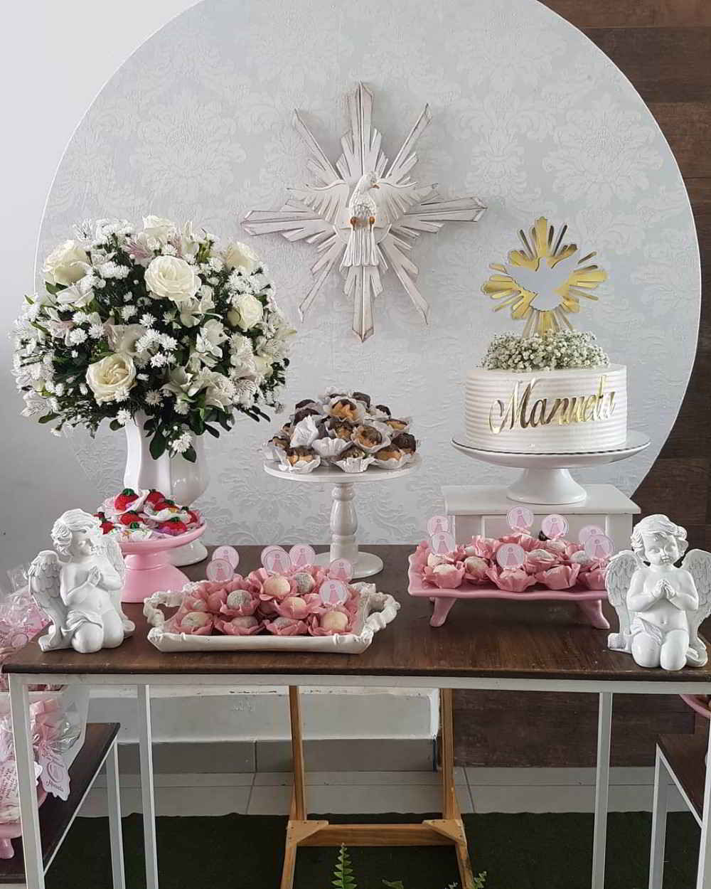 decoração de batizado com anjos