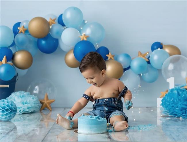 A combinação de azul com dourado fica linda