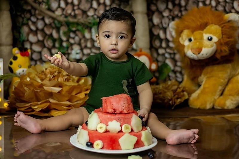 O bolo de frutas é uma opção saudável para as crianças 