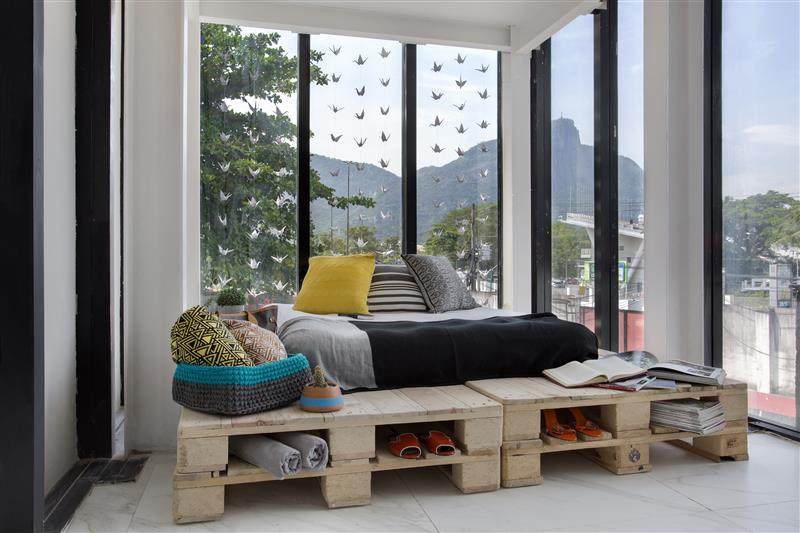 Cama com base de pallets