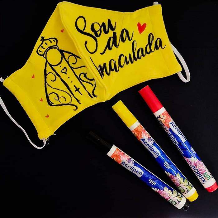 mascara com lettering