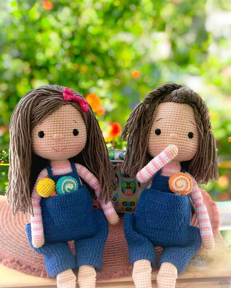 bonecas amigurumi com pirulito de croche