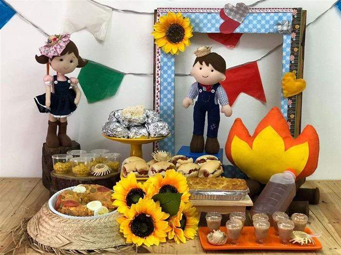 mesa decorada festa junina