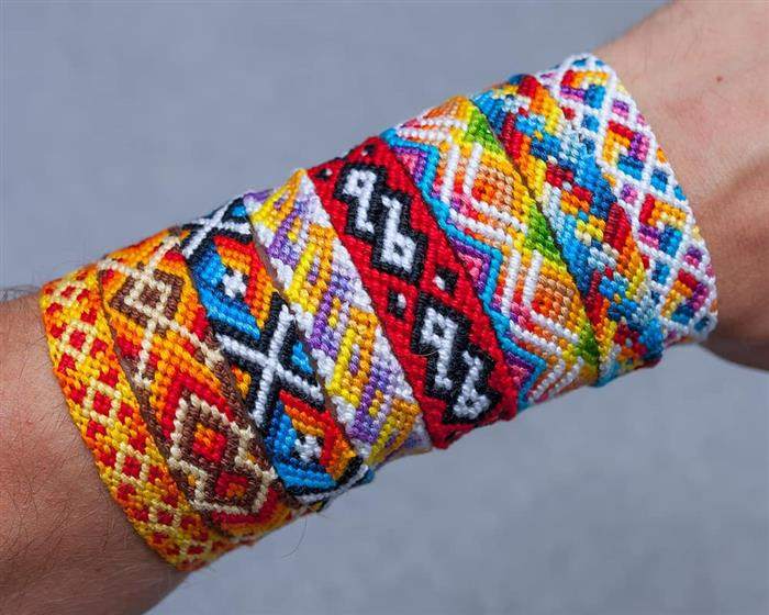 modelos de pulseiras coloridas feitas à mao