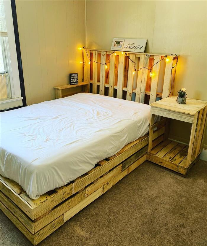 Pallet headboard with led light 