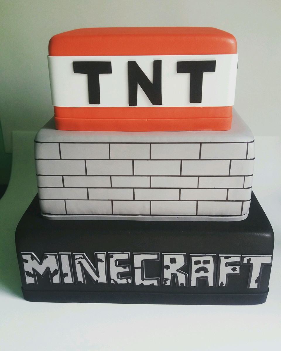 Taísa Bronzato. bolos - Bolo fake Minecraft. Quadrado como se deve