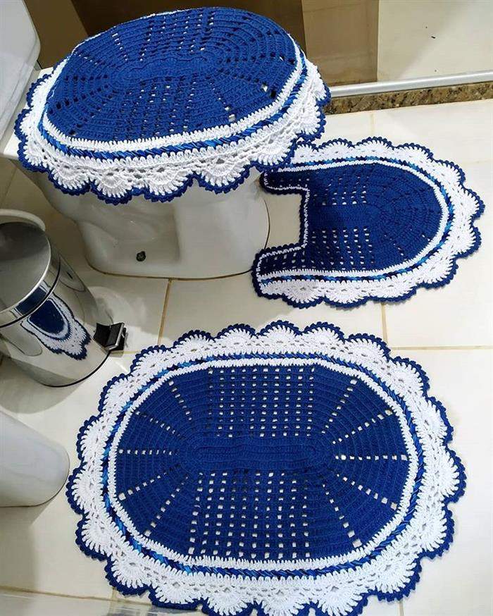 conjunto de banheiro azul com branco