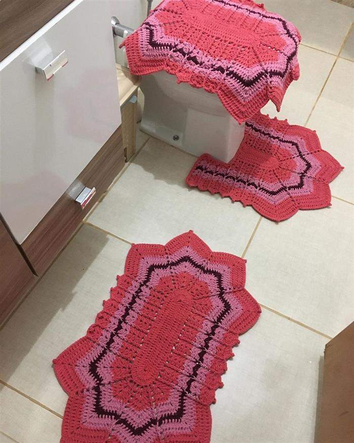 conjunto de banheiro rosa de croche