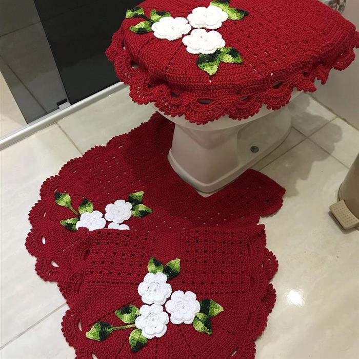 jogo de banheiro vermelho com flores